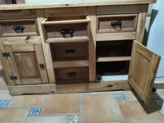 Aparador de madera rústico