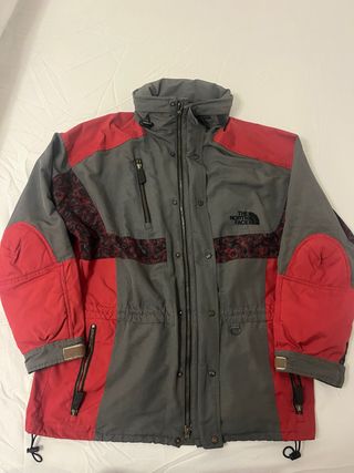 Chaqueta The North Face Gris y Roja antigua