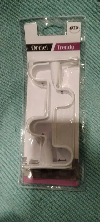 Soporte cortina Leroy Merlín metal ,blanco,negro.