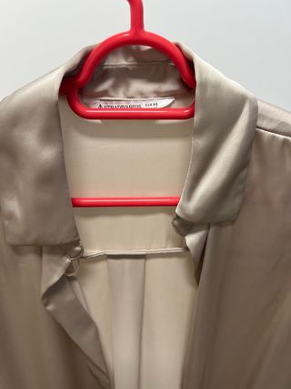 Blusa satén beige/dorada talla XS