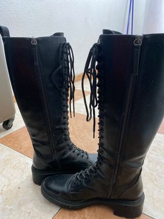 Botas altas estilo Dr. Martens