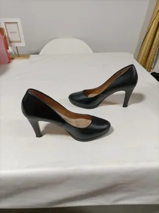 Zapatos de tacón negros para mujer