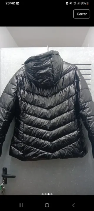 Chaqueta acolchada negra XL y gorra negra