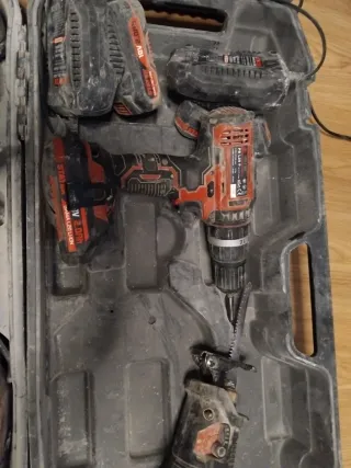 Taladro y caladora Stayer con 3 baterías