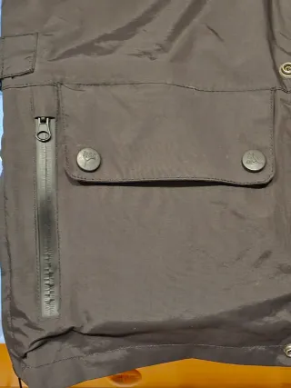 Chaqueta moto By City negra y ligera.