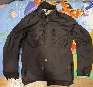 Chaqueta moto By City negra y ligera.