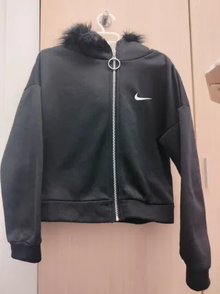 Chaqueta Nike Negra con Capucha y Cremallera