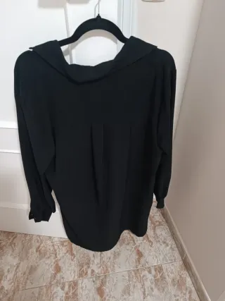 Vestido camisero negro con estampado leopardo