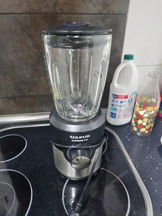 Vaso Taurus con tapa y cuchilla