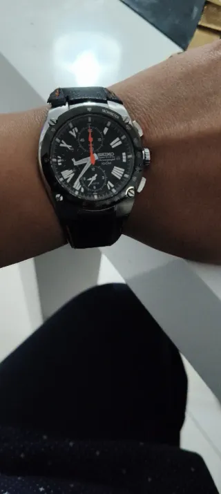 Reloj Seiko Cronógrafo Negro y Plateado