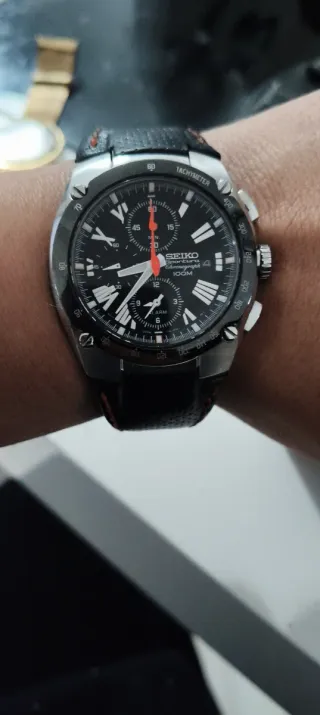 Reloj Seiko Cronógrafo Negro y Plateado