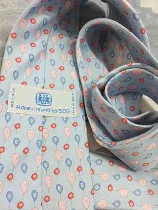 Corbata Aldeas Infantiles SOS globos