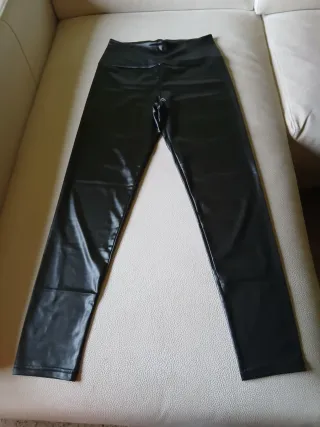 Leggings negros efecto piel