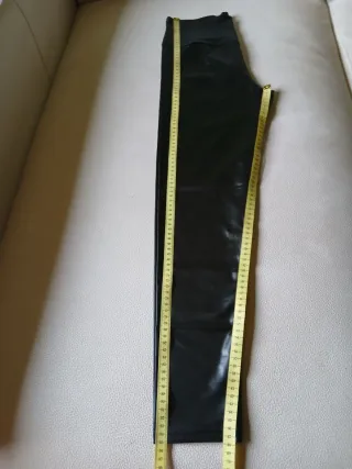 Leggings negros efecto piel