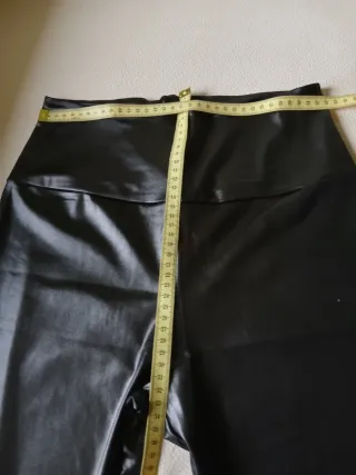 Leggings negros efecto piel