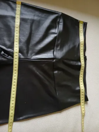 Leggings negros efecto piel