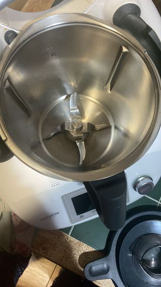 Thermomix Vorwerk con accesorios y libros