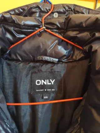 Abrigo de invierno negro sin estrenar