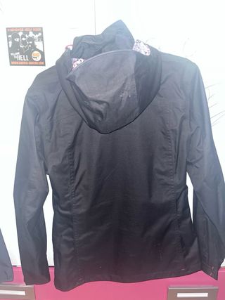 Cortavientos negro Quechua