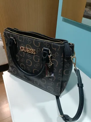 Bolso Guess Marrón y Negro