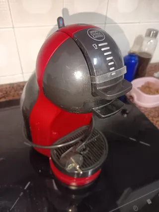 Cafetera Dolce Gusto Roja y Negra