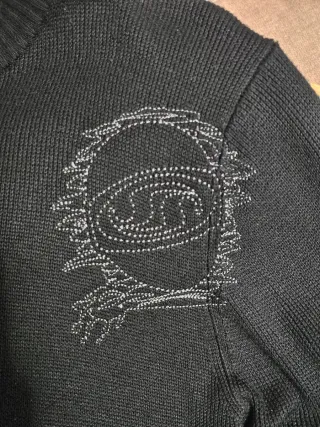 Jersey negro hombre con bordado