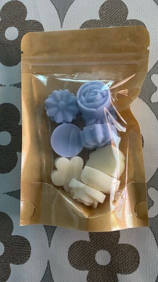 Cera aromática con formas (flores, caramelos)