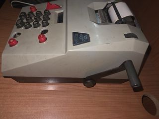 Calculadora Mecánica Vintage con Impresora