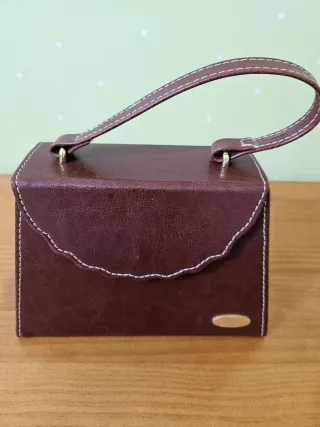 Joyero de viaje beige y marrón