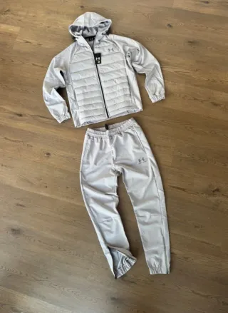 Conjunto deportivo Under Armour gris