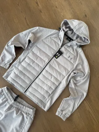 Conjunto deportivo Under Armour gris