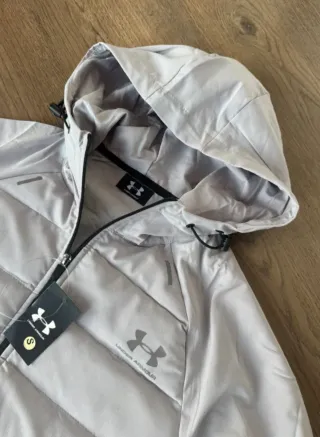 Conjunto deportivo Under Armour gris