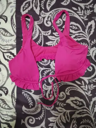 Bikini rosa con volantes