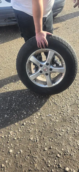 Rueda con neumáticos número 15, 5agujeros