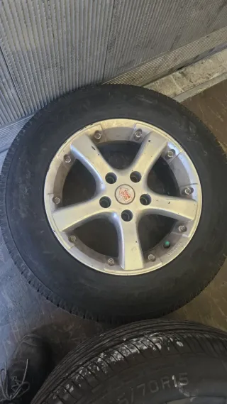 Rueda con neumáticos número 15, 5agujeros