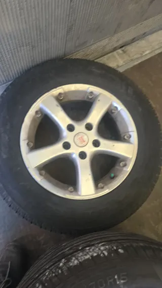 Rueda con neumáticos número 15, 5agujeros