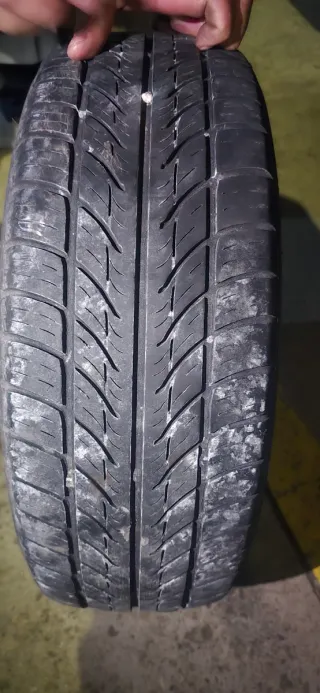 Rueda con neumáticos número 15, 5agujeros