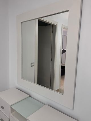 Mesa de entrada con espejo