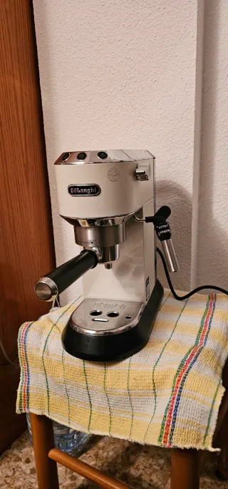 Cafetera DeLonghi Blanca