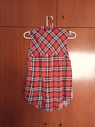 Blusa sin mangas a cuadros roja