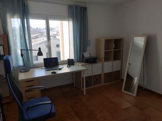 Escritorio y silla de oficina