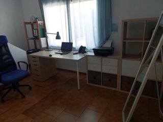 Escritorio y silla de oficina