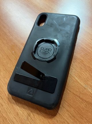 Funda Quad Lock iPhone XR con accesorio stand