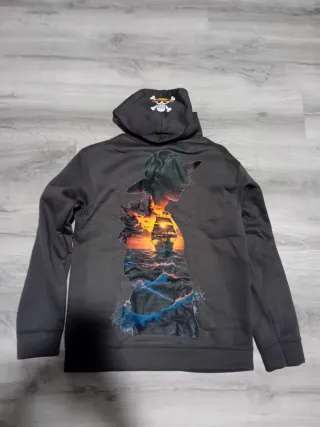 Sudadera gris One Piece con capucha