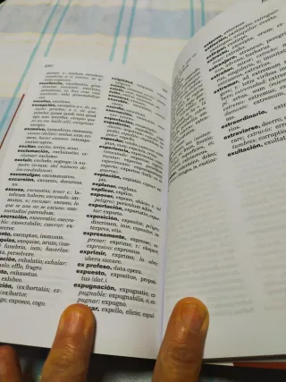 Diccionario Esencial Latino. Latino-Español/ Es...