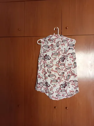 Blusa sin mangas estampada