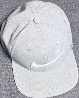 Gorra Nike Gris