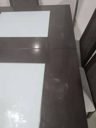 Mesa de comedor wengué con cristal