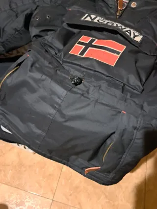 Chaqueta Negra Below Zeronorway