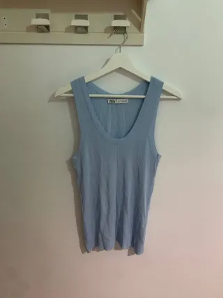 Camiseta Zara azul sin mangas